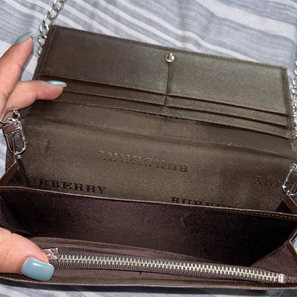 Burberry Wallet-Authentic - Picture 2 of 3